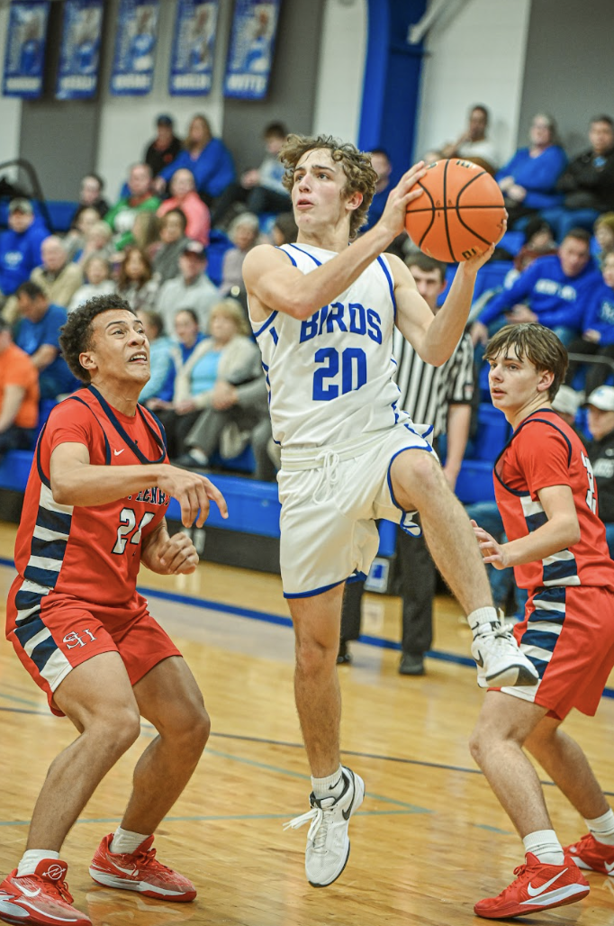 Peyton Zimmerman (10) goes up to pass the ball. 